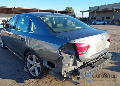 2015 Volkswagen Passat 1.8T Limited Edition из США, поврежденный, VIN 1VWAT7A30FC122990